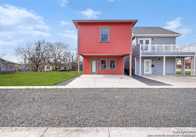 Photo 4 of Single family home for sale at 1910 E Houston St - Bldg4, San Antonio, TX 78202 | MLS# 1912836 | Listing updated on 2026-08-19