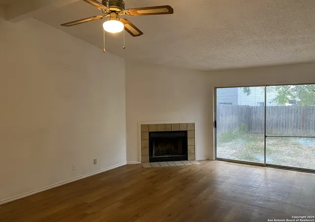 Listing Photo 4 - Condo for sale in building located at 5526 Lochmoor, San Antonio, TX 78244