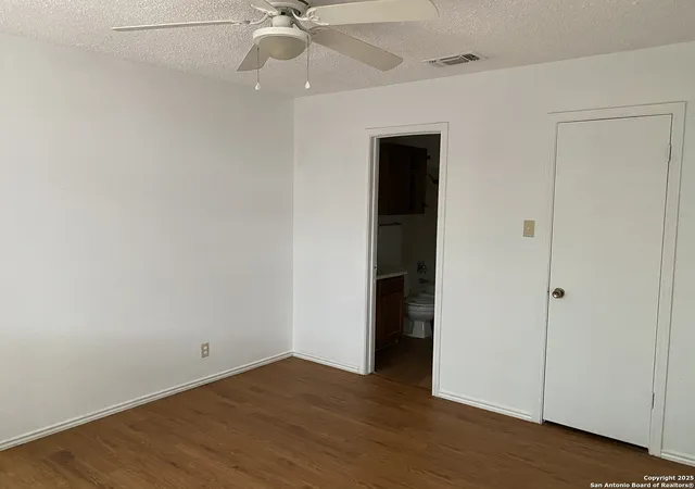 Listing Photo 5 - Condo for sale in building located at 5526 Lochmoor, San Antonio, TX 78244
