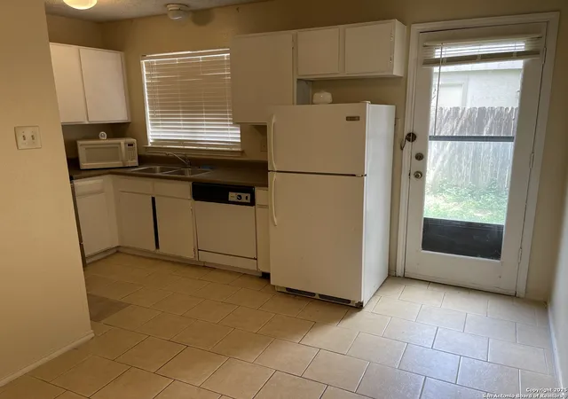 Listing Photo 4 - Condo for sale in building located at 10649 Starcrest, San Antonio, TX 78217