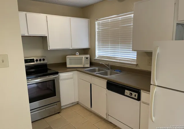 Listing Photo 5 - Condo for sale in building located at 10649 Starcrest, San Antonio, TX 78217