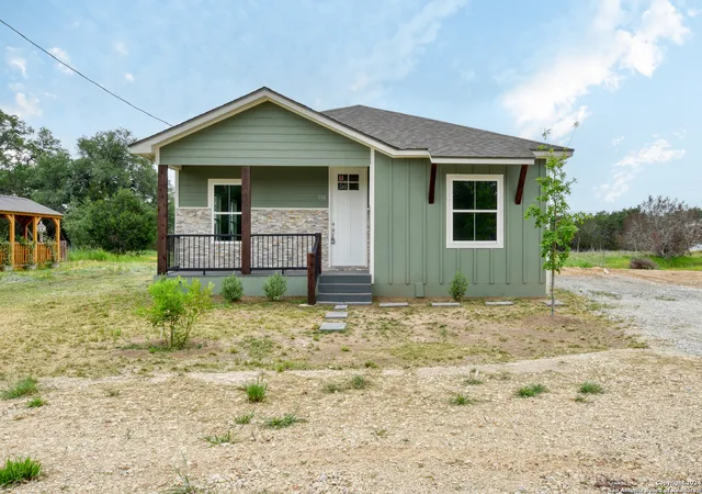 Photo 3 of Single family home for sale at 954 Ridge Trail, Spring Branch, TX 78070 | MLS# 1912886 | Listing updated on 2026-01-06