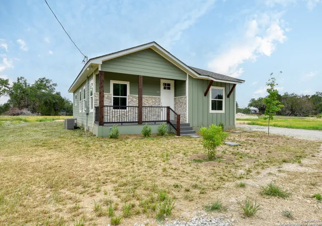 Photo 3 of Single family home for sale at 954 Ridge Trail, Spring Branch, TX 78070 | MLS# 1912886 | Listing updated on 2026-01-06