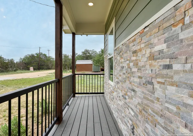 Photo 4 of Single family home for sale at 954 Ridge Trail, Spring Branch, TX 78070 | MLS# 1912886 | Listing updated on 2026-01-06