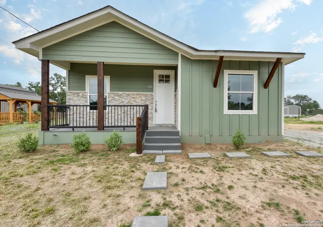 Photo 1 of Single family home for sale at 954 Ridge Trail, Spring Branch, TX 78070 | MLS# 1912886 | Listing updated on 2026-01-06