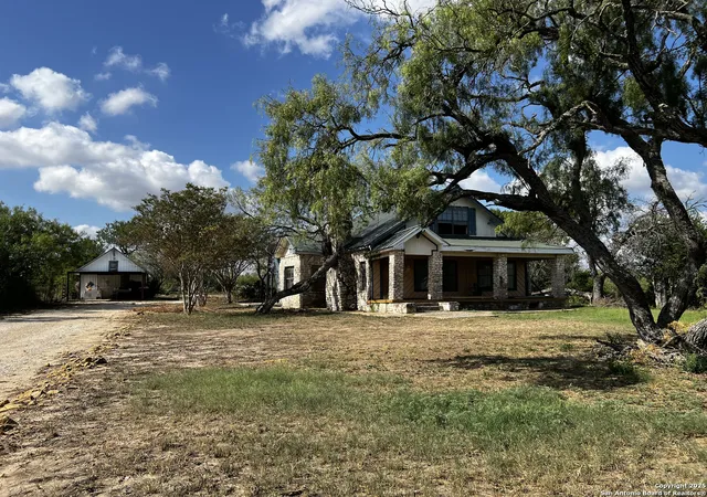 Photo 4 of Sale Pending at 9125 Hildebrandt, San Antonio, TX 78222 | MLS# 1912907 | Listing updated on 2025-10-13