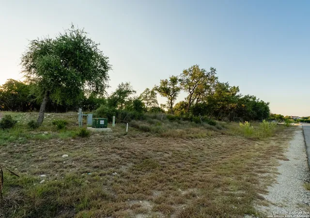 Photo 2 of Sale Pending at 986 Malbec Loop, Canyon Lake, TX 78133 | MLS# 1912919 | Listing updated on 2025-11-11
