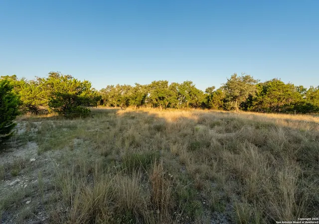Photo 4 of Sale Pending at 986 Malbec Loop, Canyon Lake, TX 78133 | MLS# 1912919 | Listing updated on 2025-11-11