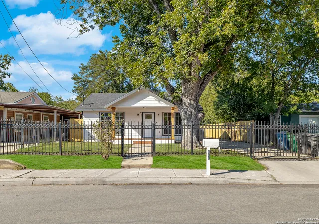 Photo 1 of Sale Pending at 611 Sims, San Antonio, TX 78225 | MLS# 1912925 | Listing updated on 2025-12-03