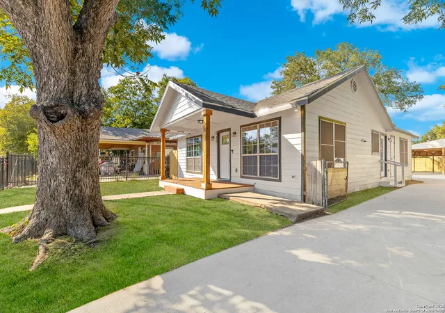 Photo 3 of Sale Pending at 611 Sims, San Antonio, TX 78225 | MLS# 1912925 | Listing updated on 2025-12-03