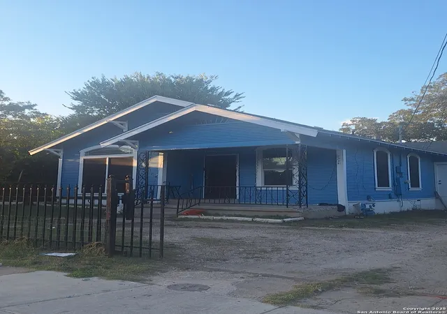 1st image of 1105 N Center St, San Antonio, TX 78202 | MLS# 1912931