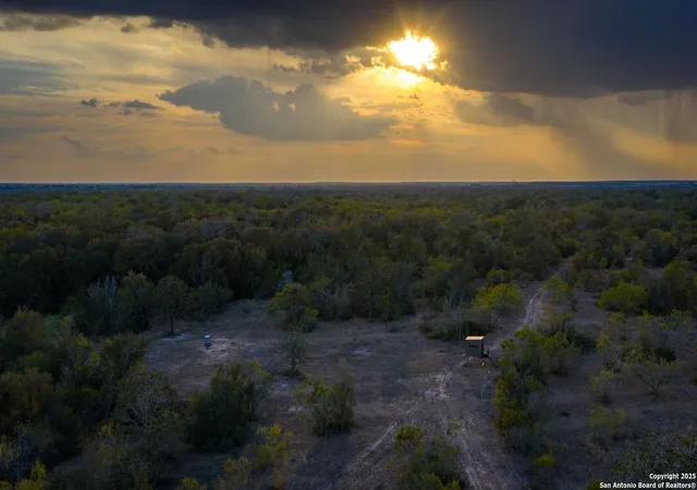 Homes for sale in Waelder, TX | 916 County Road 421, Waelder, TX 78959 | MLS# 1912941