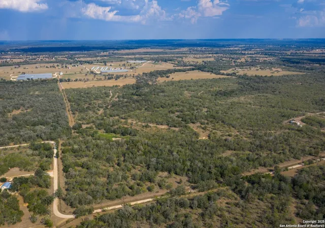 Homes for sale in Waelder, TX | 916 County Road 421, Waelder, TX 78959 | MLS# 1912941