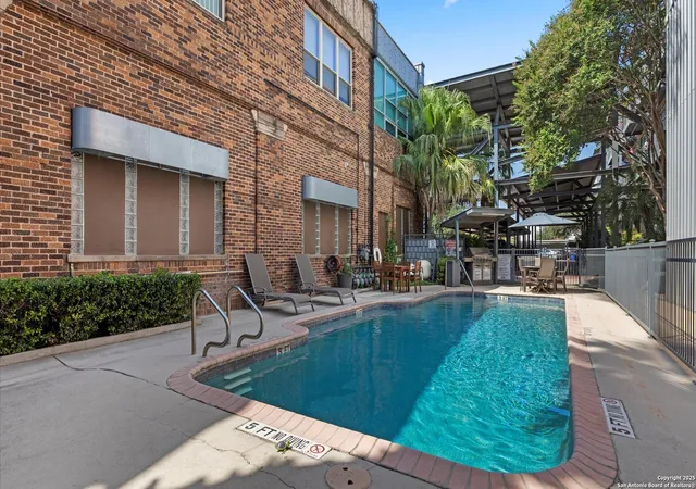4th image of 1339 S Flores, San Antonio, TX 78204
