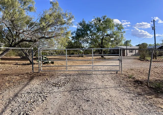 Photo 4 of Sale Pending at 445 South Trl, Pleasanton, TX 78064 | MLS# 1912993 | Listing updated on 2026-04-16