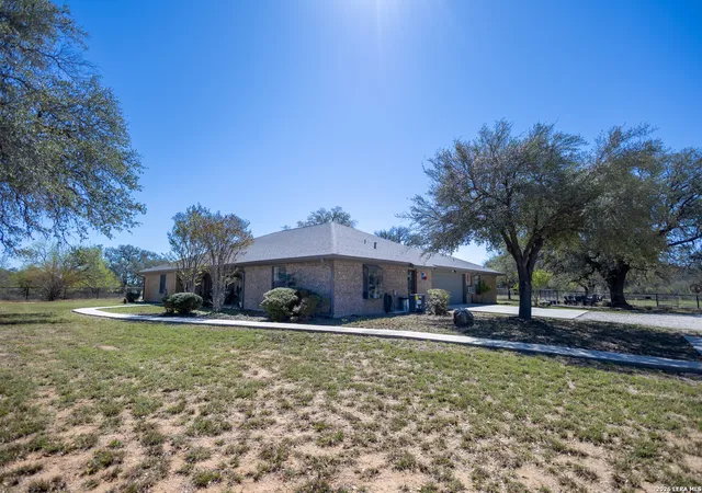 Homes for sale in Devine, TX | 1219 County Road 761, Devine, TX 78016 | MLS# 1913016