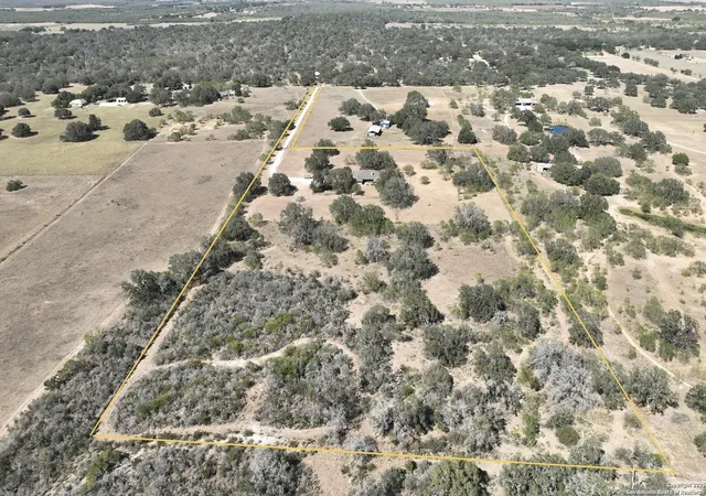 Homes for sale in Devine, TX | 1219 County Road 761, Devine, TX 78016 | MLS# 1913016