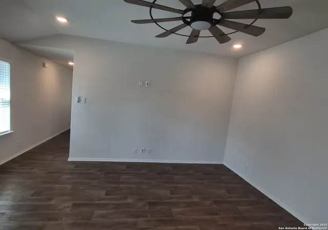 Photo 4 of Single family home for sale at 345 Middle Green, Floresville, TX 78114 | MLS# 1913088 | Listing updated on 2025-10-17