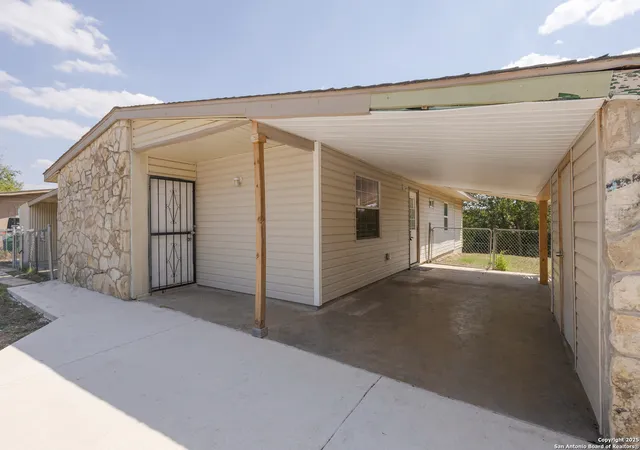 Photo 4 of Sale Pending at 110 Rock Valley Dr, San Antonio, TX 78227 | MLS# 1913089 | Listing updated on 2026-03-03