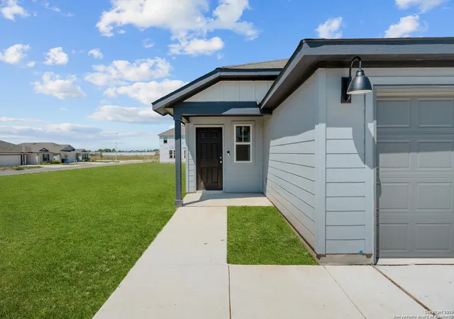 Photo 2 of Sale Pending at 1523 Silver Run, New Braunfels, TX 78130 | MLS# 1913110 | Listing updated on 2026-02-16