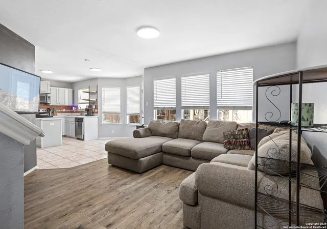 Photo 4 of Single family home for sale at 7219 Burns Crossing, San Antonio, TX 78250 | MLS# 1913121 | Listing updated on 2025-12-14