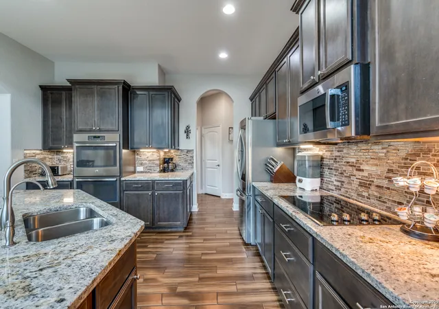 Photo 3 of Sale Pending at 813 Rye Moon, Cibolo, TX 78108 | MLS# 1913171 | Listing updated on 2025-11-15