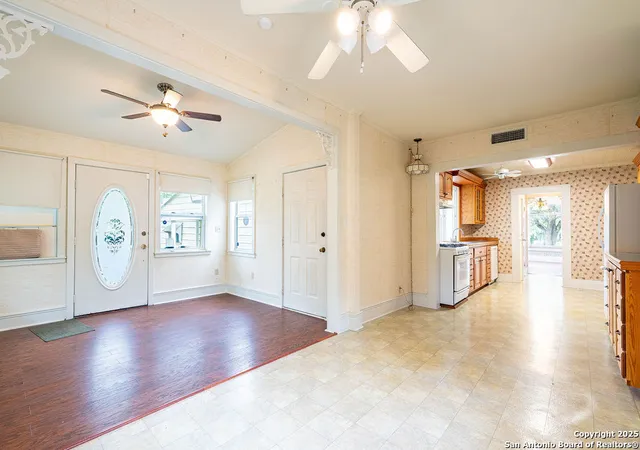 Homes for sale in Beeville, TX | 711 E Lott, Beeville, TX 78102 | MLS# 1913185