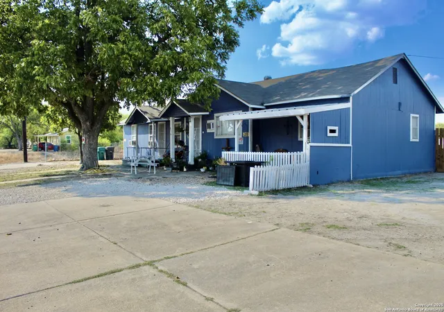 Photo 1 of Multi family home for sale at 811 Cantrell, San Antonio, TX 78221 | MLS# 1913205 | Listing updated on 2025-12-16