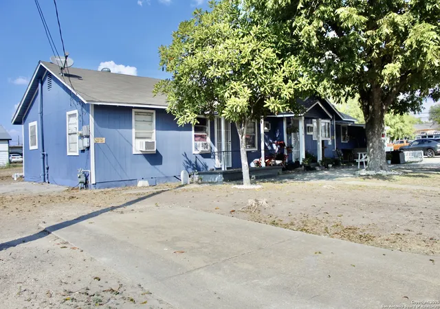 Photo 2 of Multi family home for sale at 811 Cantrell, San Antonio, TX 78221 | MLS# 1913205 | Listing updated on 2025-12-16