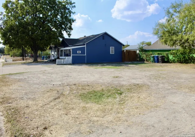 Photo 3 of Multi family home for sale at 811 Cantrell, San Antonio, TX 78221 | MLS# 1913205 | Listing updated on 2025-12-16