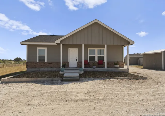 3rd image of 214 County Road 7755, Devine, TX 78016 | MLS# 1913209