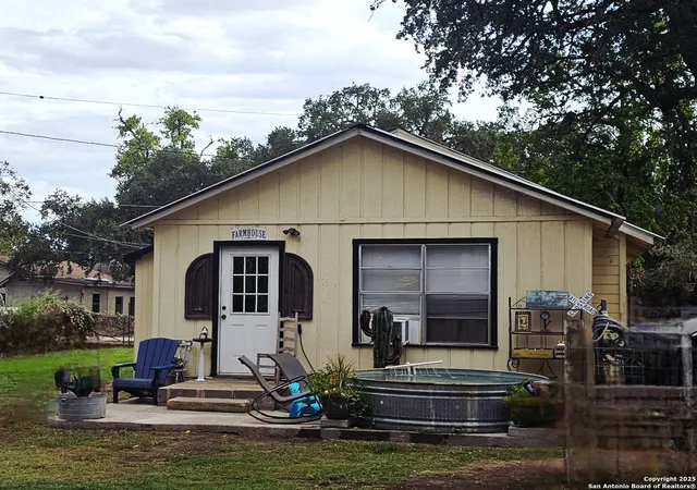 Photo 3 of Single family home for sale at 208 Jeff, Pleasanton, TX 78064 | MLS# 1913213 | Listing updated on 2026-05-11