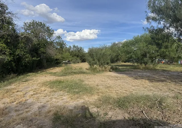 Photo 2 of Sale Pending at 206 S Farrar, Uvalde, TX 78801 | MLS# 1913253 | Listing updated on 2025-10-13