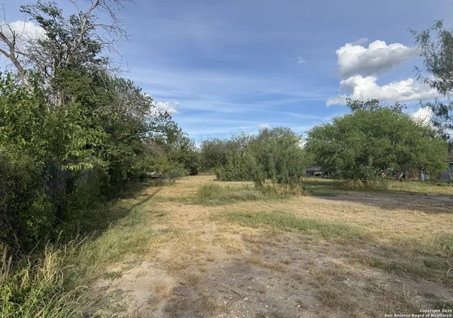 Photo 3 of Sale Pending at 206 S Farrar, Uvalde, TX 78801 | MLS# 1913253 | Listing updated on 2025-10-13
