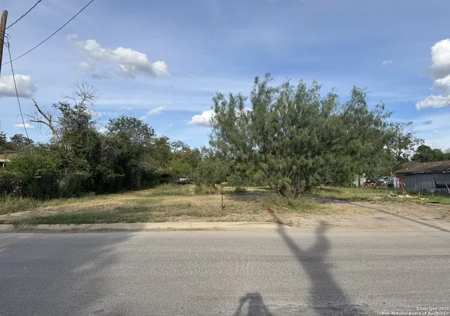 Photo 1 of Sale Pending at 206 S Farrar, Uvalde, TX 78801 | MLS# 1913253 | Listing updated on 2025-10-13