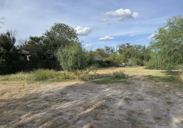 Photo 3 of Sale Pending at 206 S Farrar, Uvalde, TX 78801 | MLS# 1913253 | Listing updated on 2025-10-13