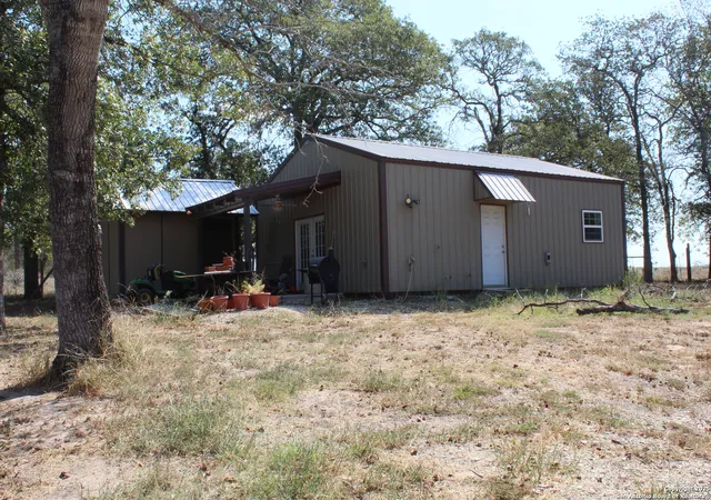Photo 3 of Single family home for sale at 222 Oak Valley, La Vernia, TX 78121 | MLS# 1913268 | Listing updated on 2026-01-16