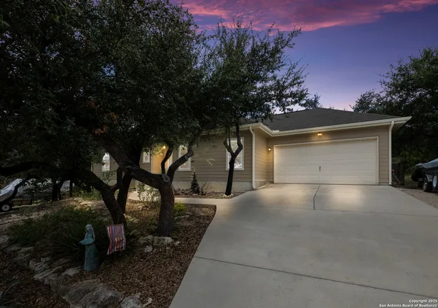 Photo 1 of Single family home for sale at 211 Legacy, Canyon Lake, TX 78133 | MLS# 1913352 | Listing updated on 2025-11-19