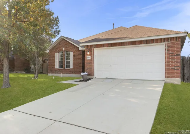 Photo 2 of Sale Pending at 6307 Parkland Oaks, San Antonio, TX 78240 | MLS# 1913377 | Listing updated on 2025-12-05