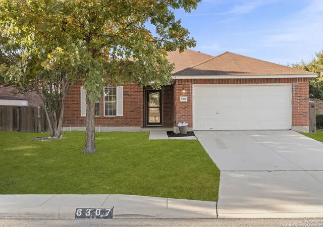 Photo 3 of Sale Pending at 6307 Parkland Oaks, San Antonio, TX 78240 | MLS# 1913377 | Listing updated on 2025-12-05