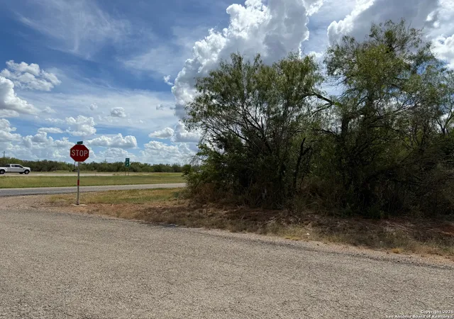 2nd image of 220 County Road 4401, Dilley, TX 78017 | MLS# 1913405
