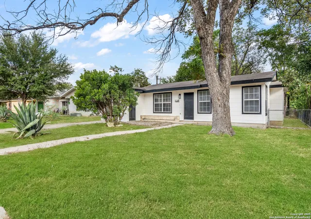 Photo 1 of Single family home for sale at 335 Edgebrook Ln, San Antonio, TX 78213 | MLS# 1913433 | Listing updated on 2025-11-04