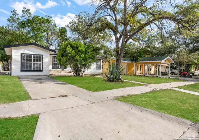 Photo 3 of Single family home for sale at 335 Edgebrook Ln, San Antonio, TX 78213 | MLS# 1913433 | Listing updated on 2025-11-04