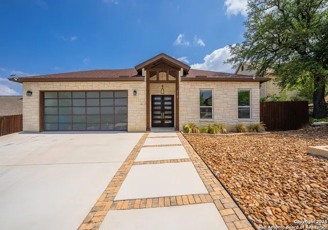 Photo 1 of Single family home for sale at 212 Castle Pines, Kerrville, TX 78028 | MLS# 1913443 | Listing updated on 2025-10-30