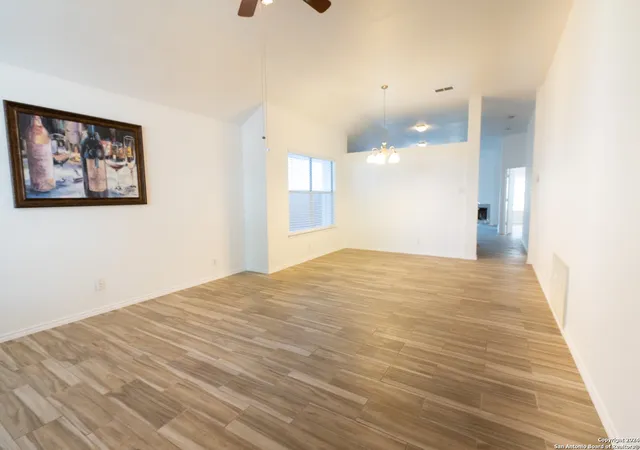 Photo 3 of Sale Pending at 6 Pembroke Pl, San Antonio, TX 78240 | MLS# 1913446 | Listing updated on 2025-12-03