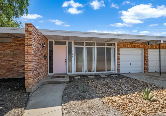 Photo 3 of Sale Pending at 334 E Crestline, San Antonio, TX 78201 | MLS# 1913483 | Listing updated on 2025-12-16