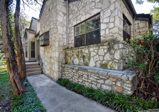 Listing Photo 4 - Condo for sale in building located at 17308 Piney Woods, San Antonio, TX 78248 - Unit #1
