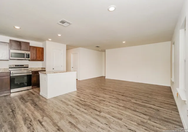 Photo 4 of Sale Pending at 237 Corliss, San Antonio, TX 78220 | MLS# 1913588 | Listing updated on 2026-02-09