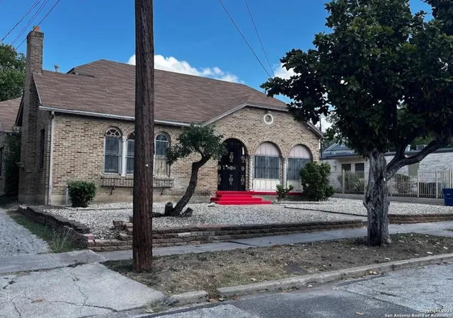 2nd image of 411 W Gramercy, San Antonio, TX 78212 | MLS# 1913658