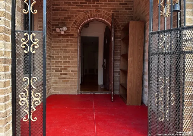 Photo 3 of Single family home for sale at 411 W Gramercy, San Antonio, TX 78212 | MLS# 1913658 | Listing updated on 2026-01-25